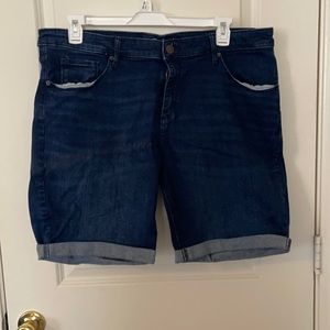 Bermuda dark wash jean shorts